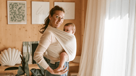 Porte-bébé et écharpes de portage : combien de temps peut-on porter bébé ?